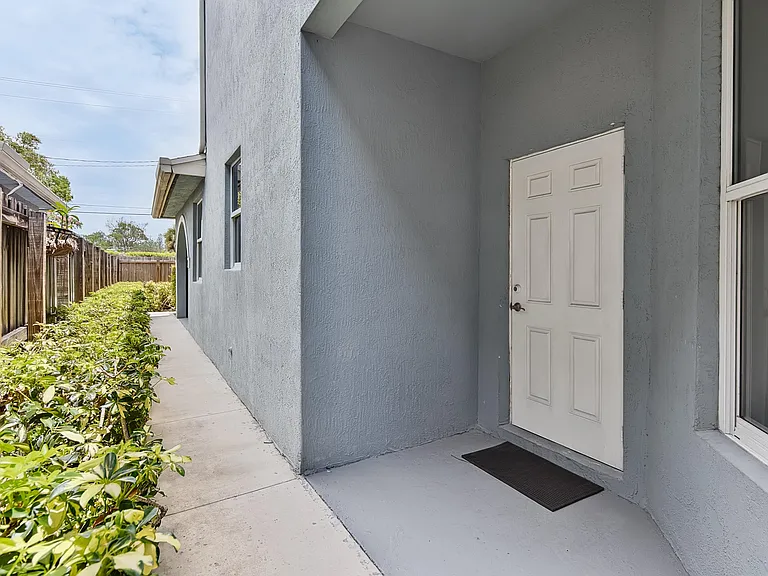 1135 NE 3rd Ave — Photo 5
