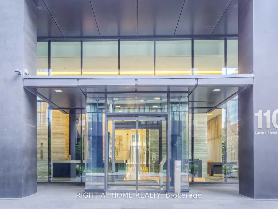 110 Charles St E #1903