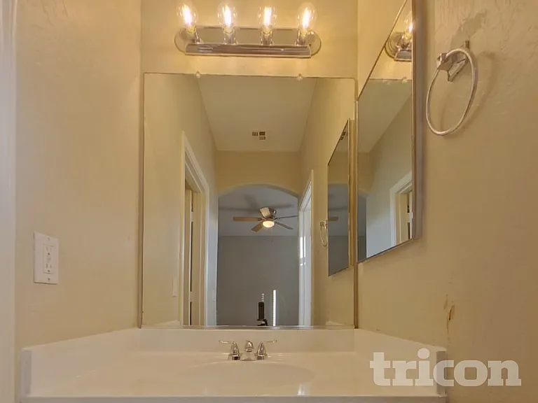 8523 W Papago St — Photo 10