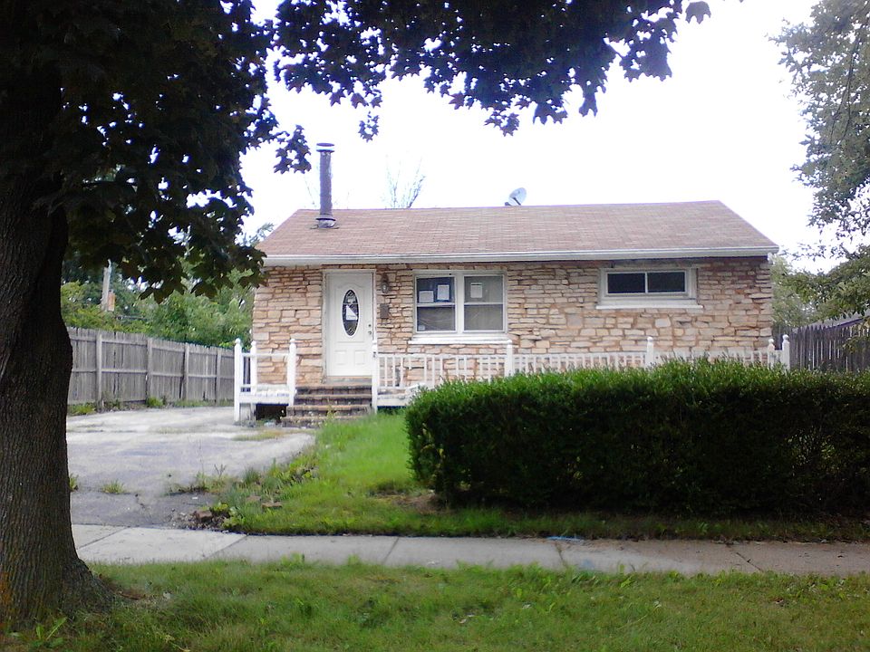 1st image of 1672 McKay St