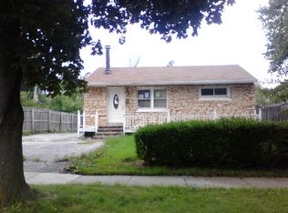 1672 McKay St, Waukegan, IL 60087