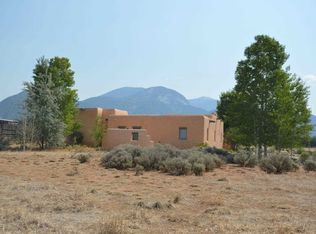 27 Las Animas Rd, El Prado, NM 87529