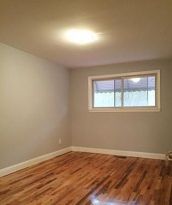 2nd image of 1511 Saint Lawrence Ave #1UNIT