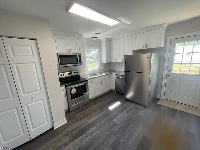 728 Bolling St — Photo 8