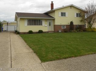 14752 Larkfield Dr, Brookpark, OH 44142