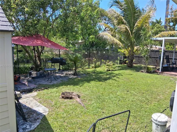 1000 SW 3rd Ave #B, Hallandale, FL 33009