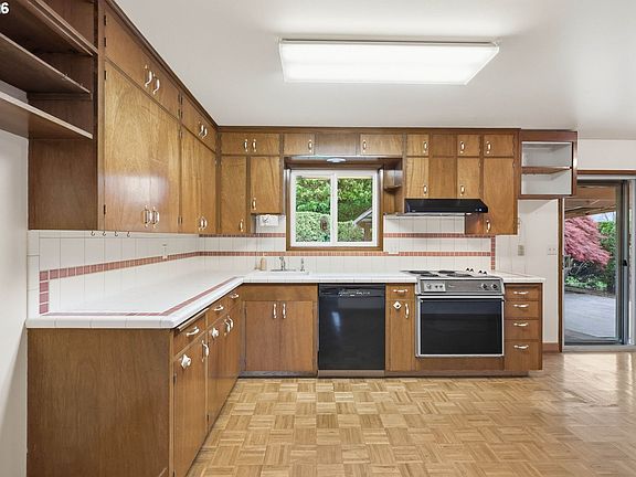 3rd image of 18925 SW Rosa Rd