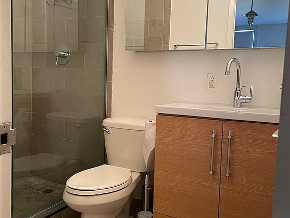 3rd image of 504 E 6th St APT 2