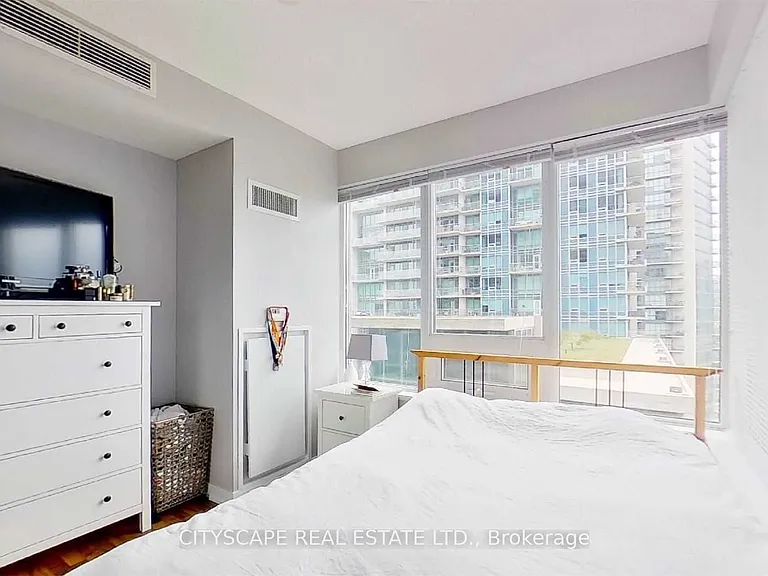 59 E Liberty St #1203 — Photo 14