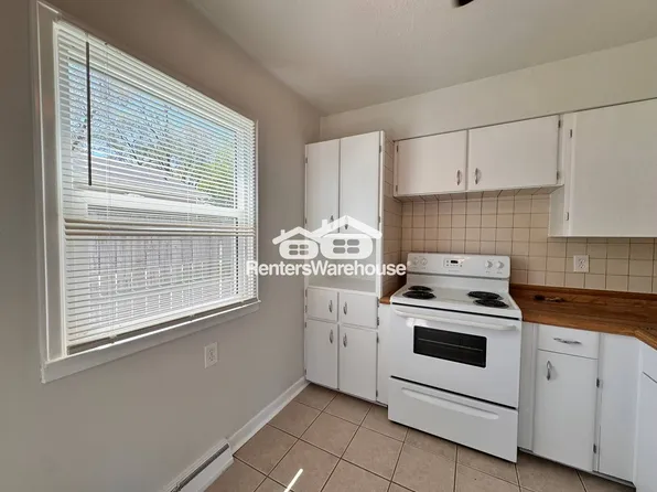 1328 E 28th St, Des Moines, IA 50317