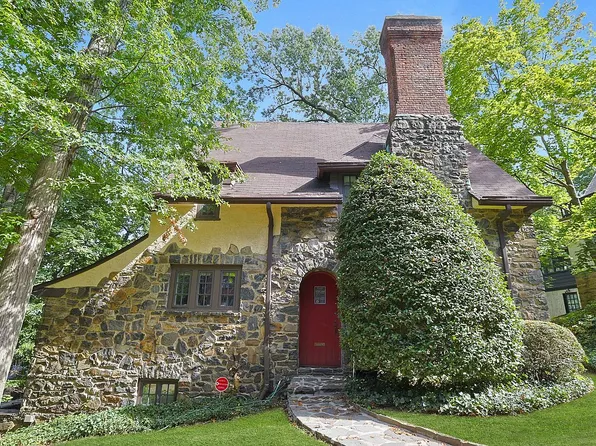 274 College Rd, Bronx, NY 10471