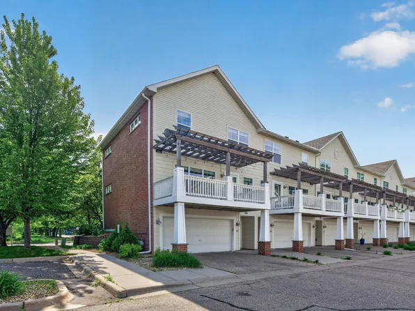 1667 Arona St #8, Falcon Heights, MN 55108