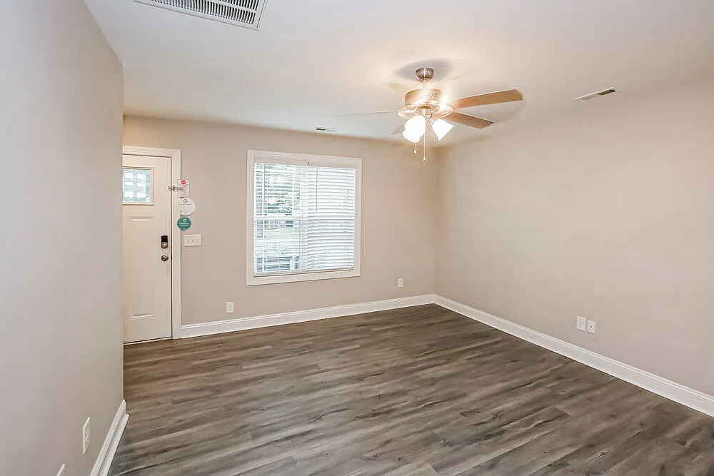 3 bed, 2.0 bath, 1176 sqft, $2,680 — Photo 4