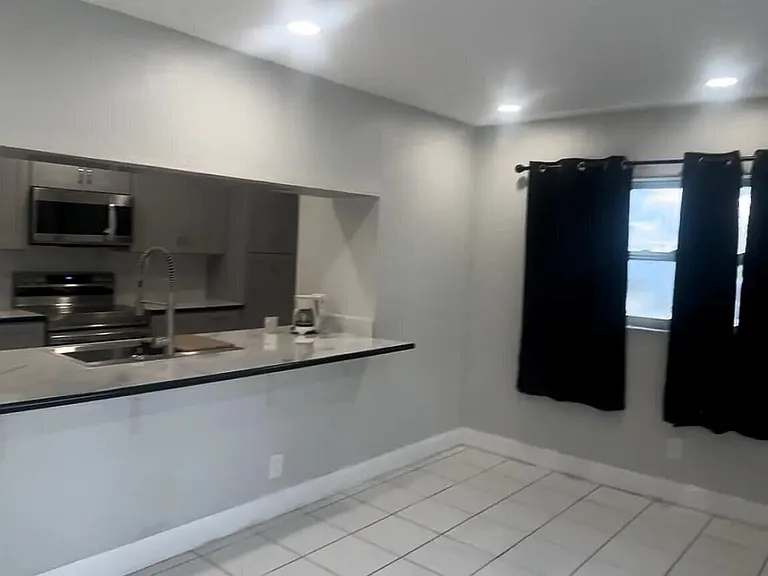 9402 NW 81st Ct — Photo 2