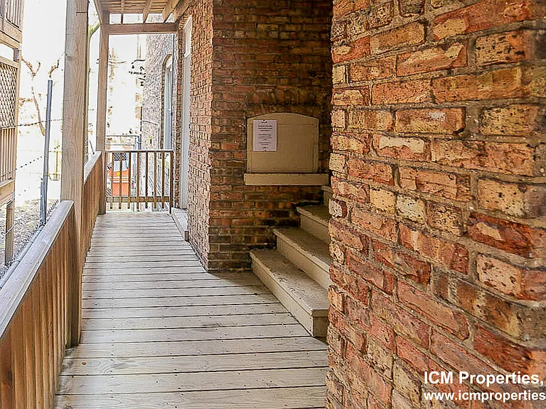 642 W Roscoe St #1 — Photo 5