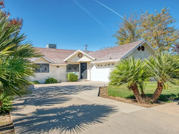 1733 W Metzler Dr, Sanger, CA 93657