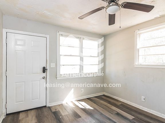 1429995_001_living_room_2.jpg