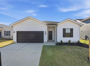 27007 E Oak View Dr, Lake Lotawana, MO 64086