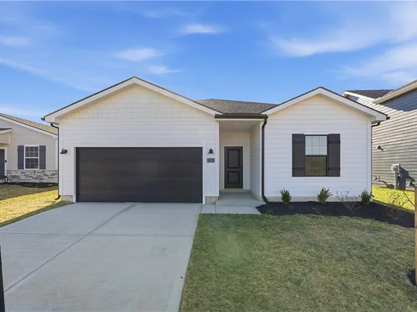 27007 E Oak View Dr, Lees Summit, MO 64086