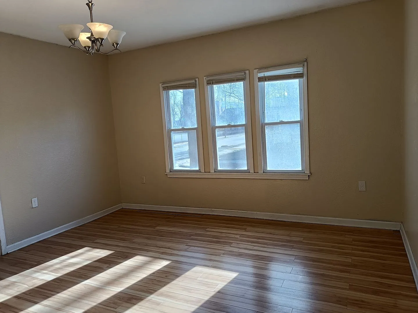 1402 W Meinecke — Photo 2