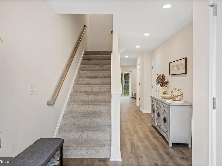 12 Venice Ln — Photo 6
