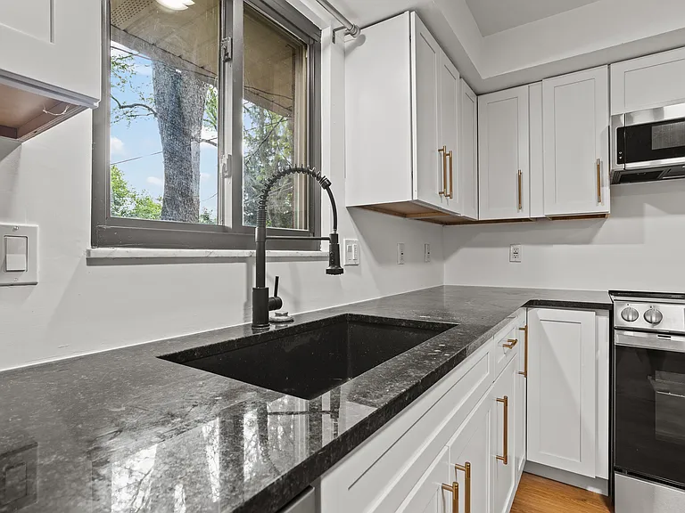 406 Heather St — Photo 15