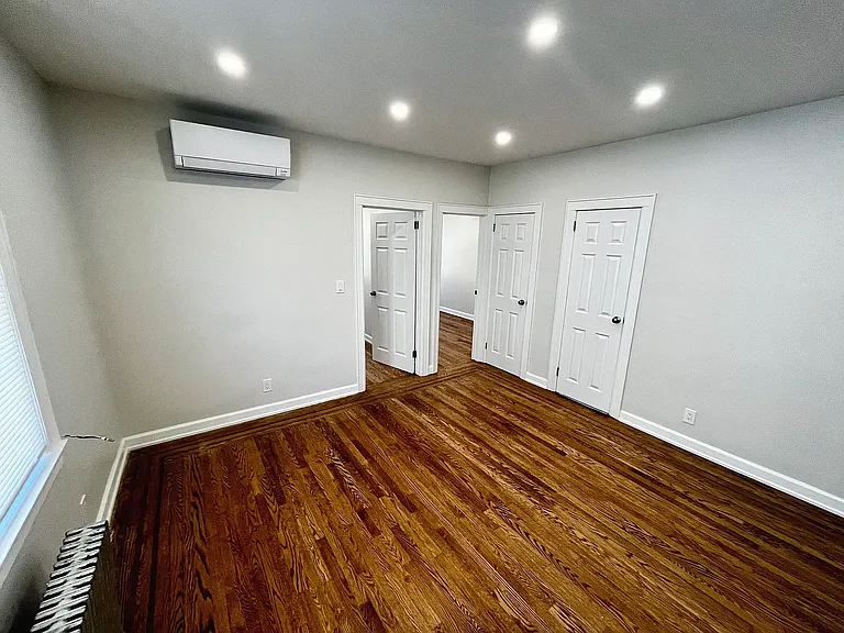 77-32 74th St #2R — Photo 3