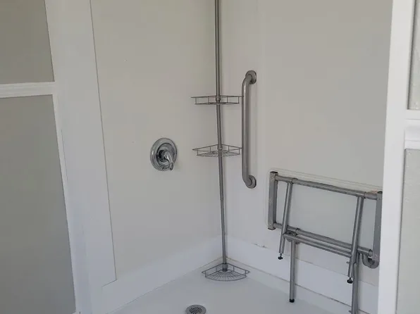 114 E 9th St, Muncie, IN 47302