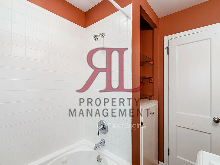 317 E Royal Forest Blvd — Photo 9