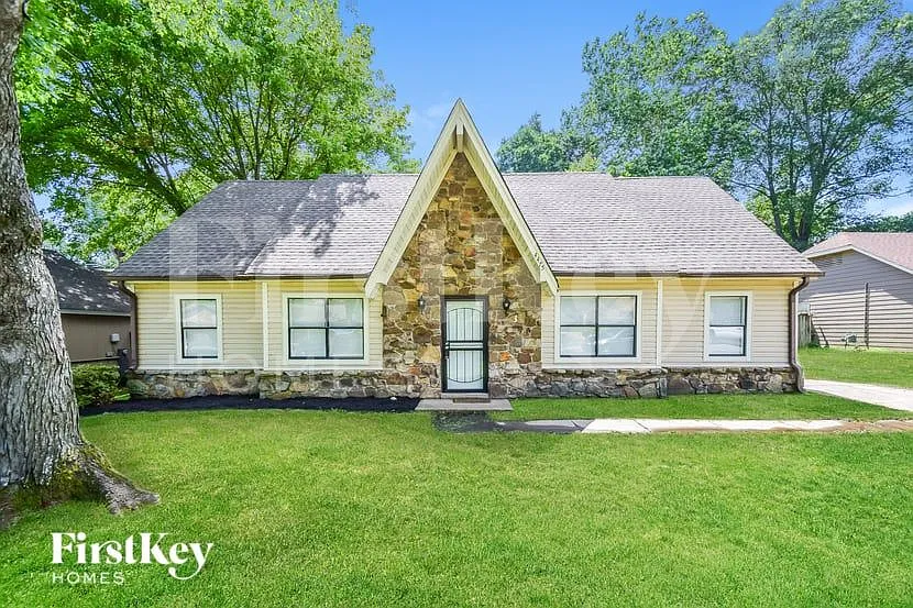 4 bed, 2.0 bath, 1842 sqft, $1,530 — Photo 1