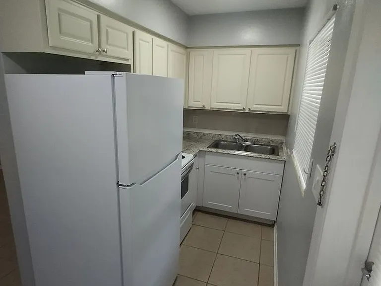 419 Pineapple Street — Photo 7