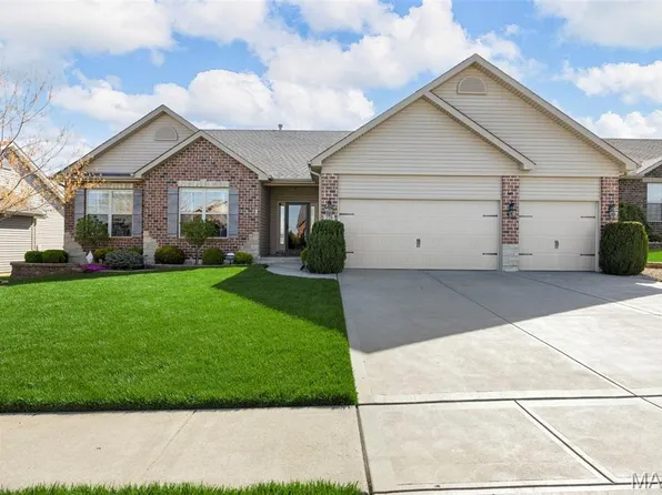 228 Lonepine Dr, Wentzville, MO 63385