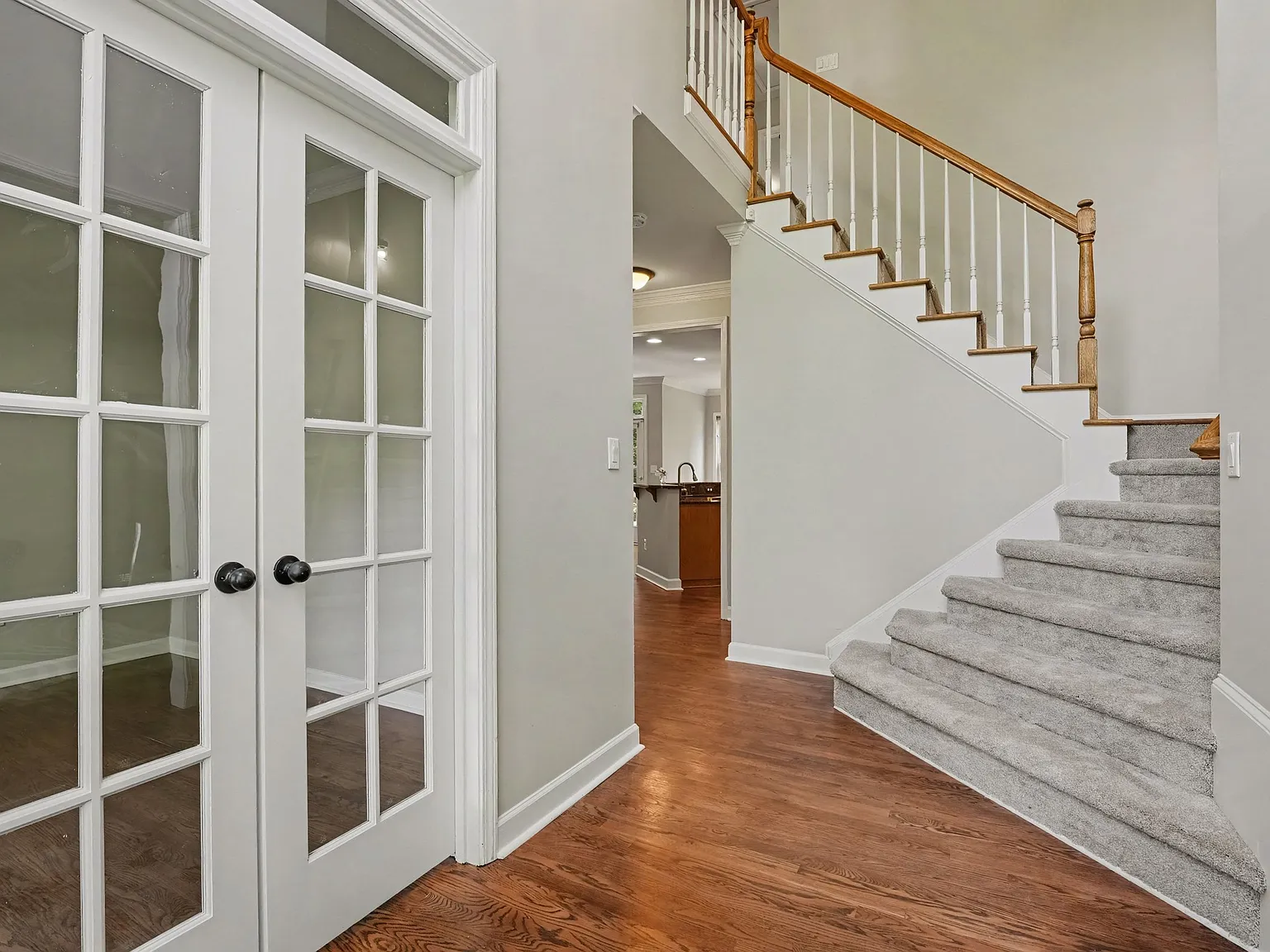 4 bed, 2.5 bath, 3377 sqft, $3,800 — Photo 2