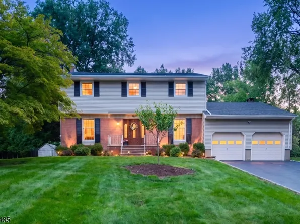 8 Cedar Ln, Roseland Boro, NJ 07068
