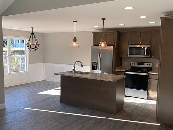 4th image of 906 Nans Creek Way