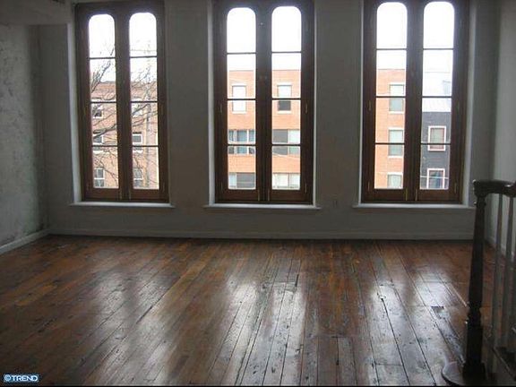 There is a lot of windows that gives the place plenty of natural sunlight.