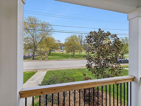 3rd image of 1132 Lincoln Park Ln