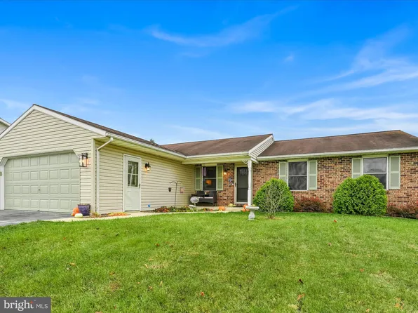 28 Treeline Dr #L-0120, Newmanstown, PA 17073