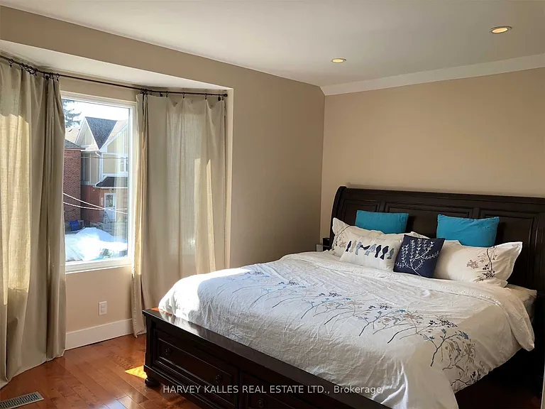 148 Roslin Ave — Photo 12