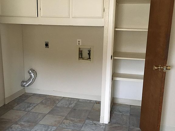Pantry/Laundry