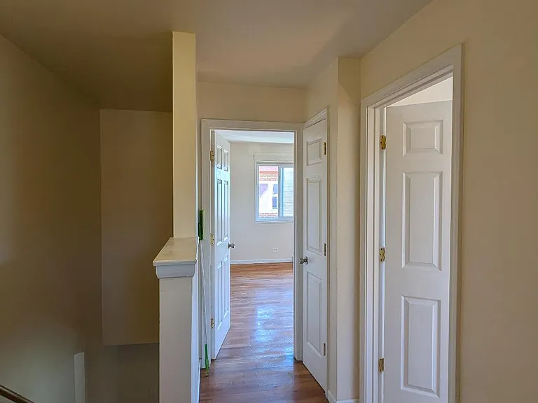 9519 Gross Point Rd #D — Photo 4