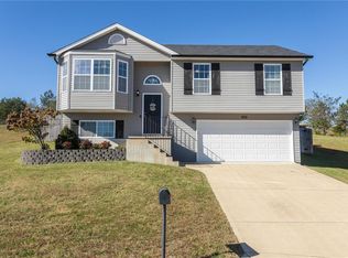 932 Winston Ct, Hillsboro, MO 63050
