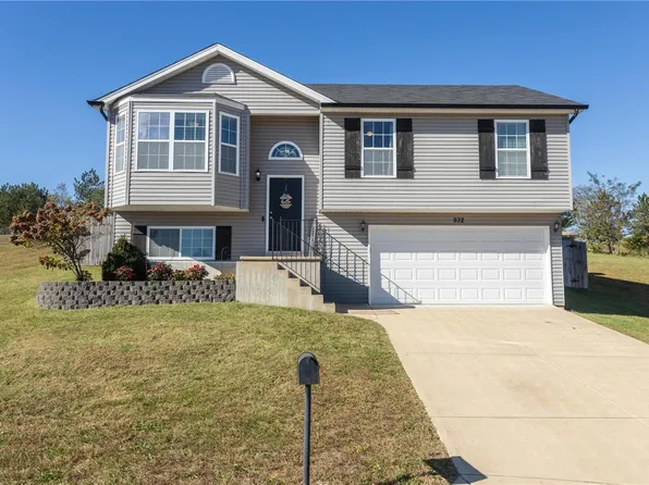 932 Winston Ct, Hillsboro, MO 63050