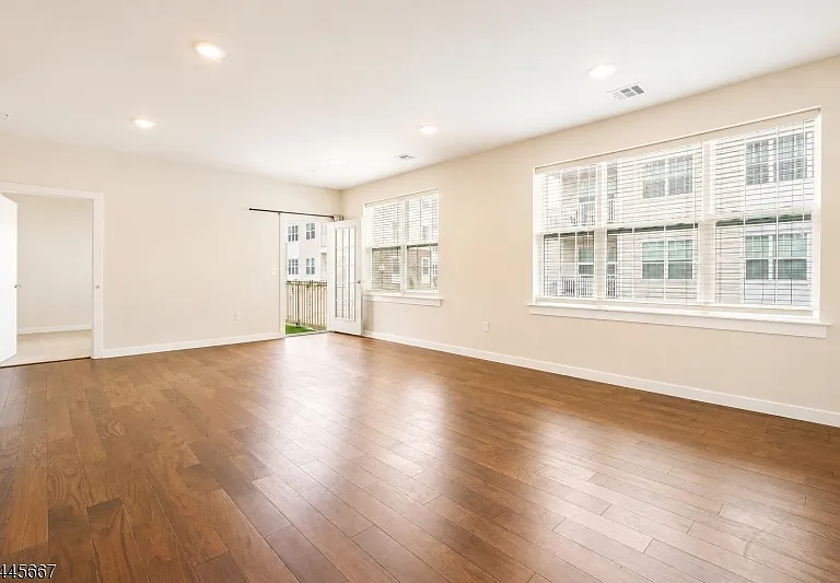 723 Lorhan Dr — Photo 15