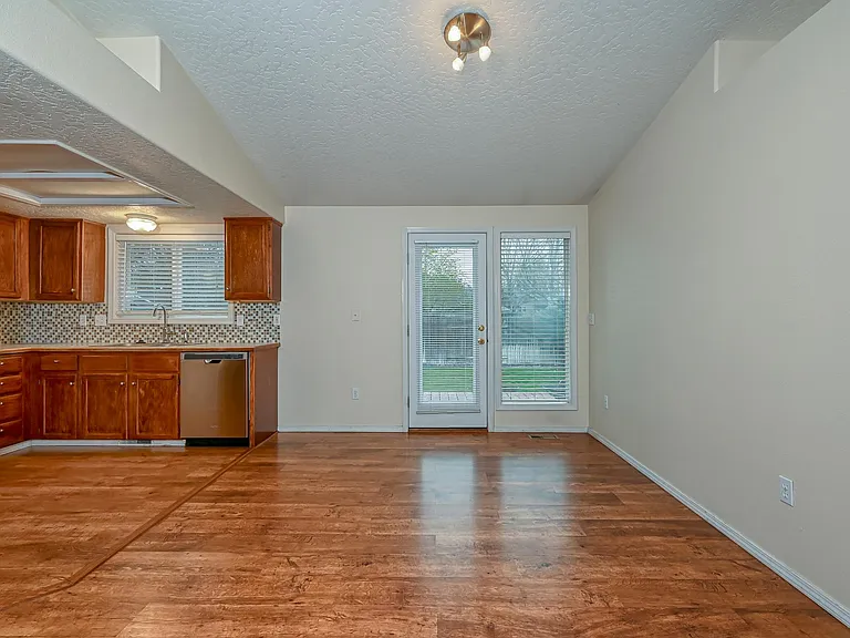 7264 N Parkcrest Ave — Photo 9