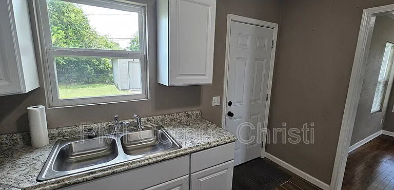 638 Sharon Dr — Photo 8