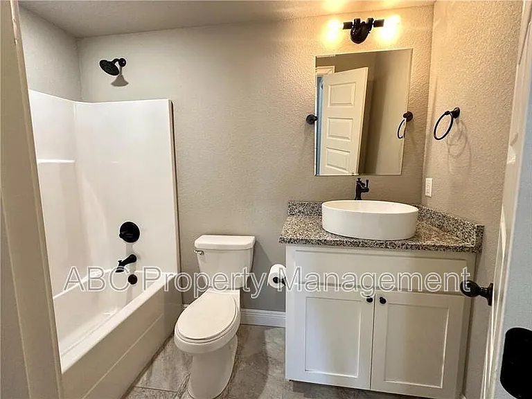 3819 W Maclura Way — Photo 3