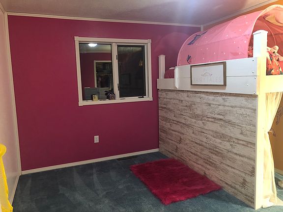 Upstairs bedroom 
