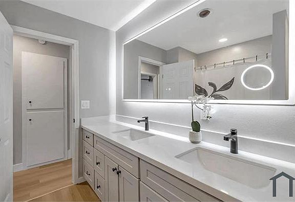5th image of 585 Valley Forge Way APT 4