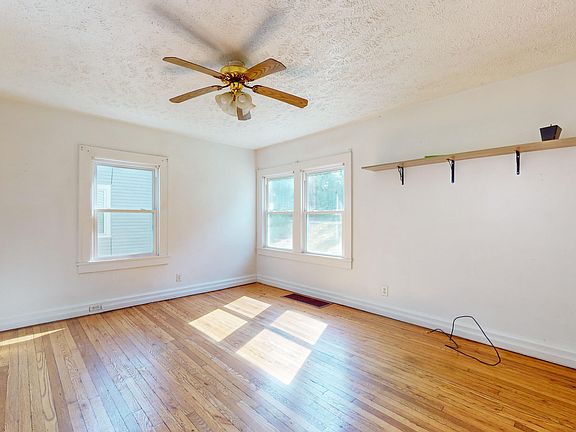 4th image of 1037 Valley Ave